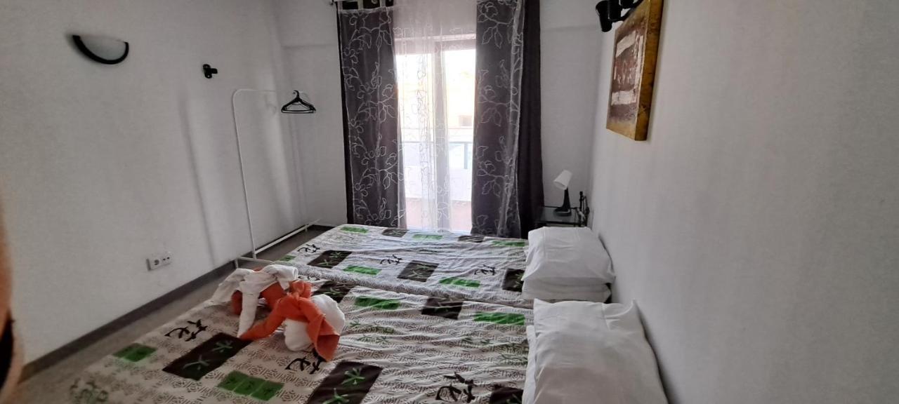 Guest House Casa Ramos On The Strip Albufeira Bagian luar foto