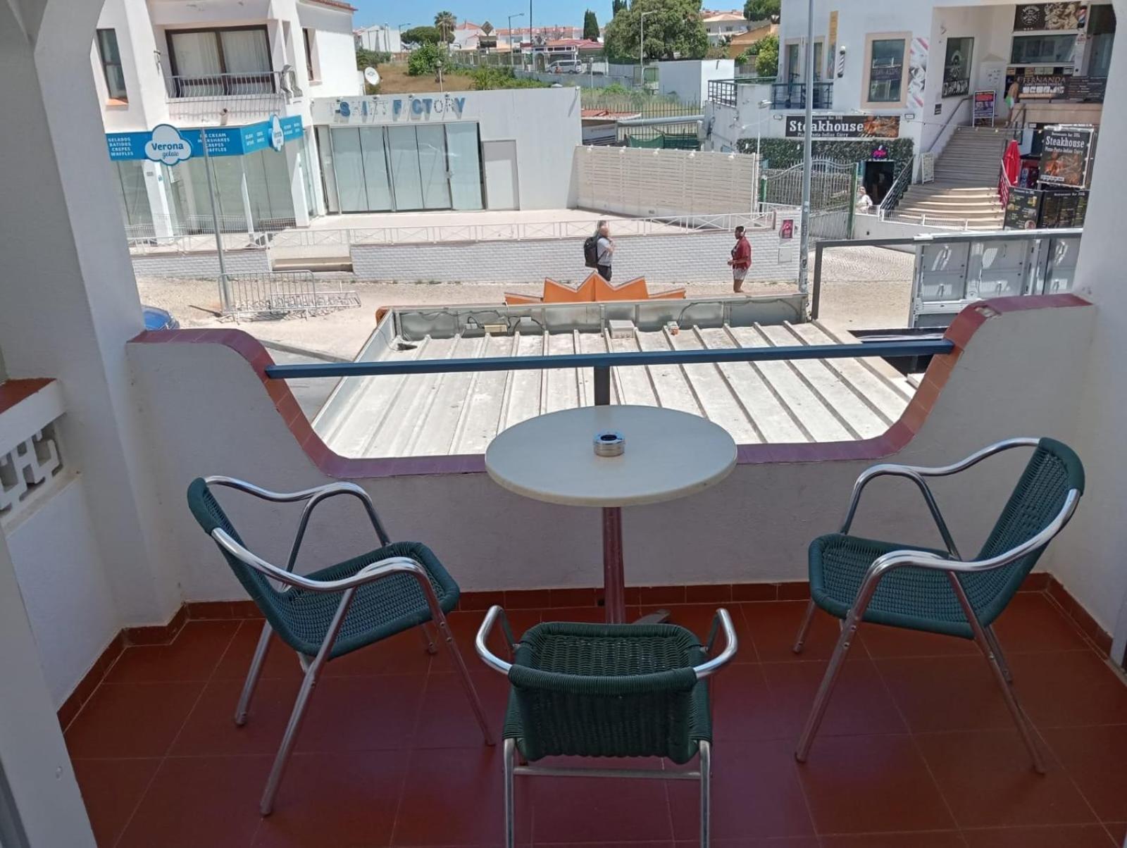 Guest House Casa Ramos On The Strip Albufeira Bagian luar foto